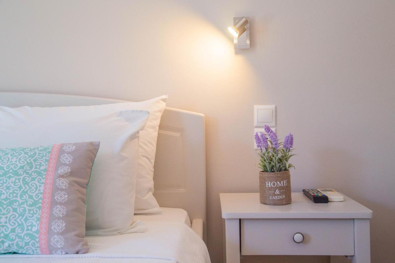 Poros Town Theodora Rooms מראה חיצוני תמונה