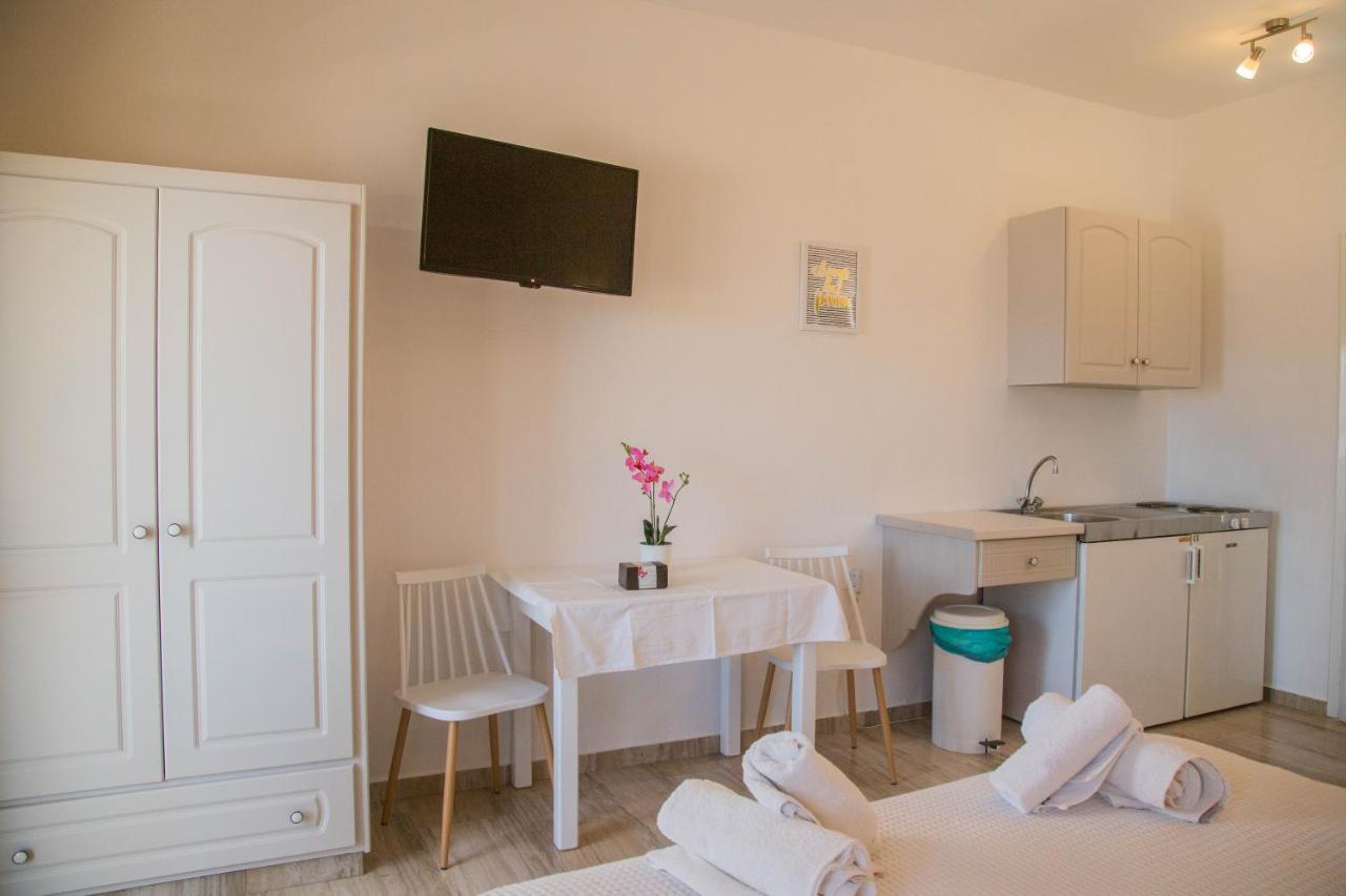 Poros Town Theodora Rooms מראה חיצוני תמונה